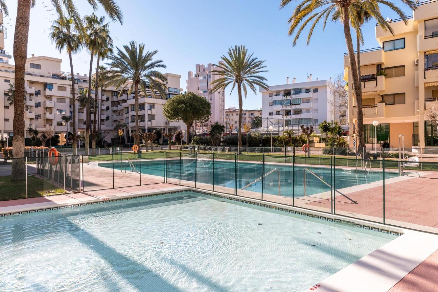Primera Linea Del Mar - Acceso Directo Playa Carihuela Apartamento